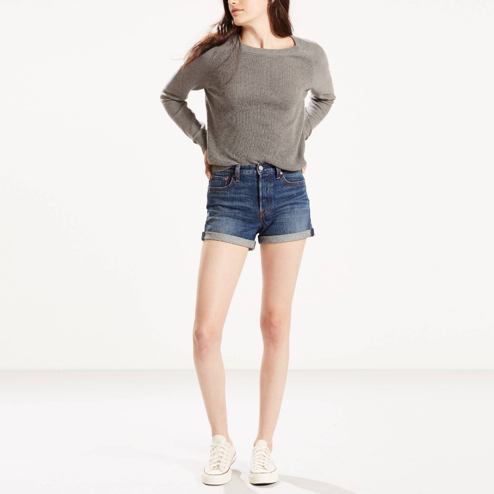 Levi NWOT High Rise Wedgie Short 33